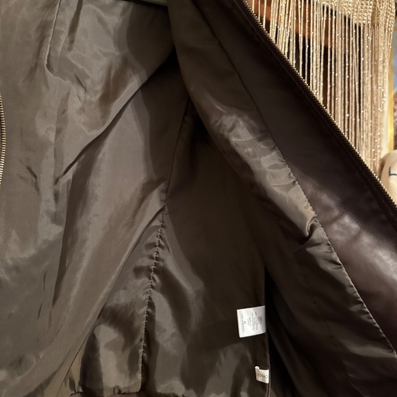 Leather jacket - Picture 3 of 6